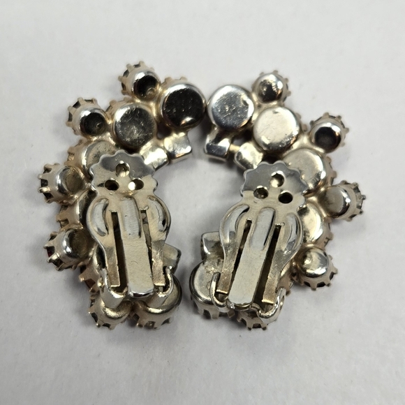 Vintage Aurora Borealis Rhinestones Clip On Vibrant Red & Blue Womens Earrings - Picture 6 of 9